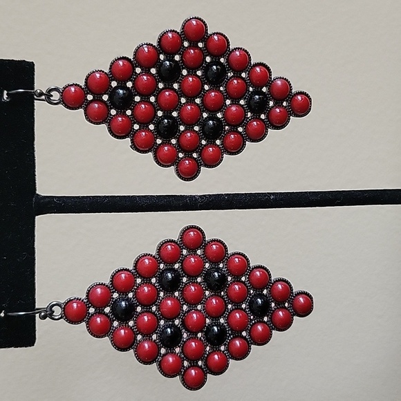 Black and red statement jewelry earrings - Picture 1 of 3